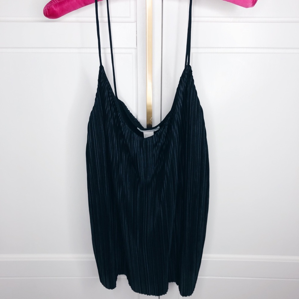 Black tank with ridges